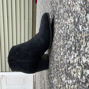 cowgirl type zip up short boots